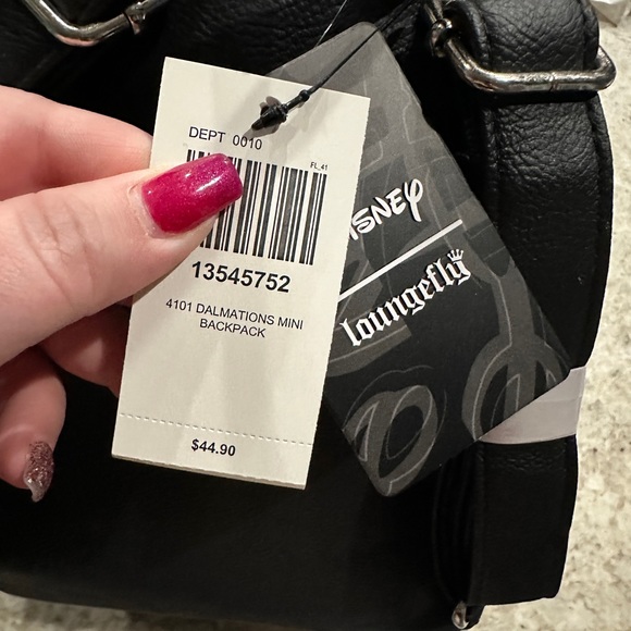 NWT Never Been Used Disney Loungefly 101 Dalmatians Mini Backpack - Picture 3 of 3